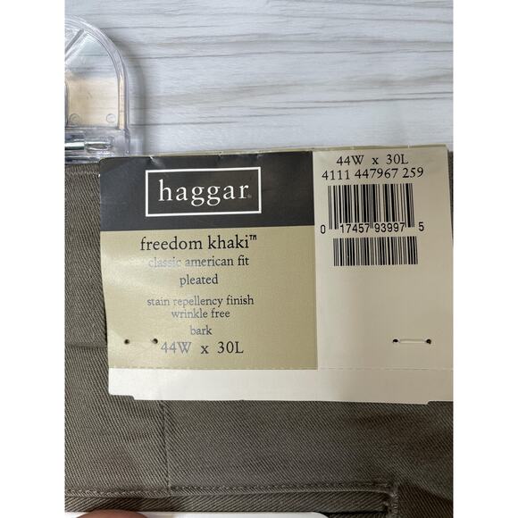 Haggar Pants Mens 44x30 Bark Freedom Khaki Pleated Classic Fit Wrinkle Free - Picture 9 of 11